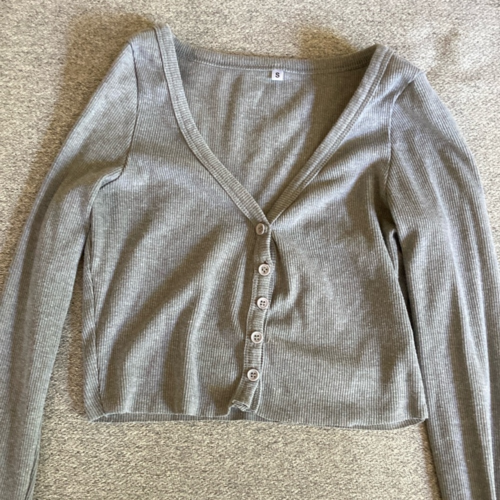 Gray Button-Up Long Sleeve Crop Top